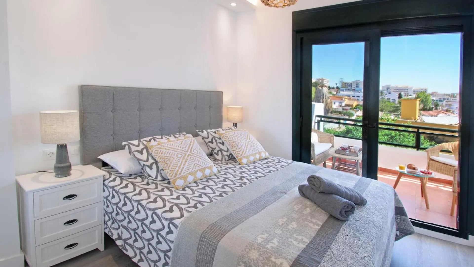 Isla De Benalmadena 2, 80M From The Sea, Amazing View,Ac, Bbq,Private Parking Apartment Spain
