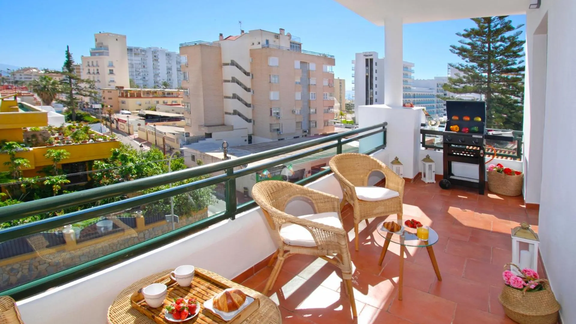 Isla De Benalmadena 2, 80M From The Sea, Amazing View,Ac, Bbq,Private Parking Apartment