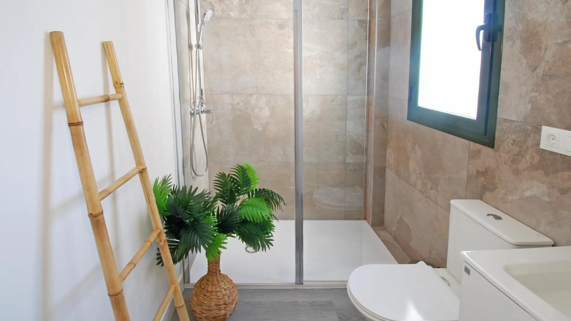Isla De Benalmadena 2, 80M From The Sea, Amazing View,Ac, Bbq,Private Parking Apartment
