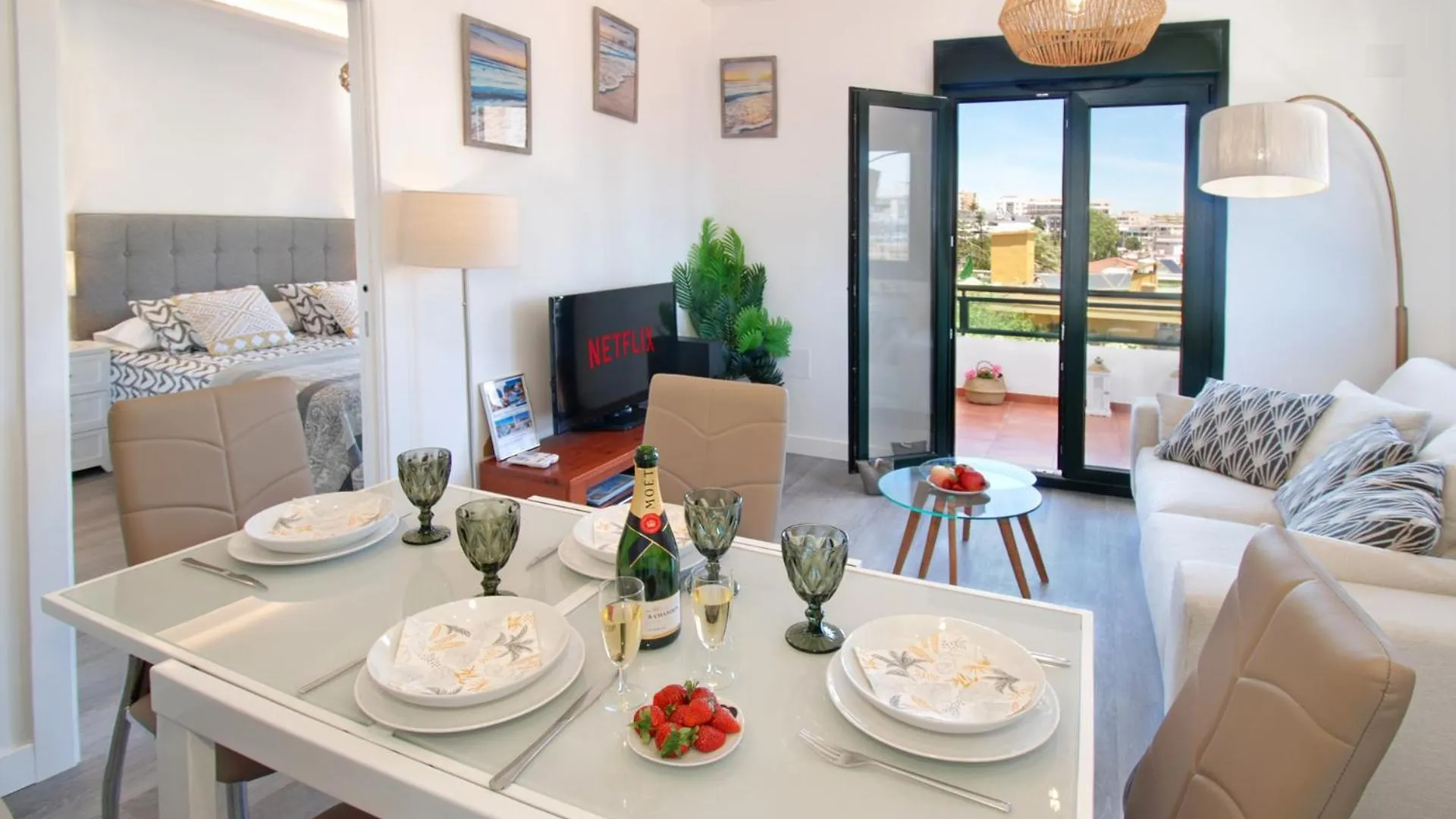 Isla De Benalmadena 2, 80M From The Sea, Amazing View,Ac, Bbq,Private Parking Apartment