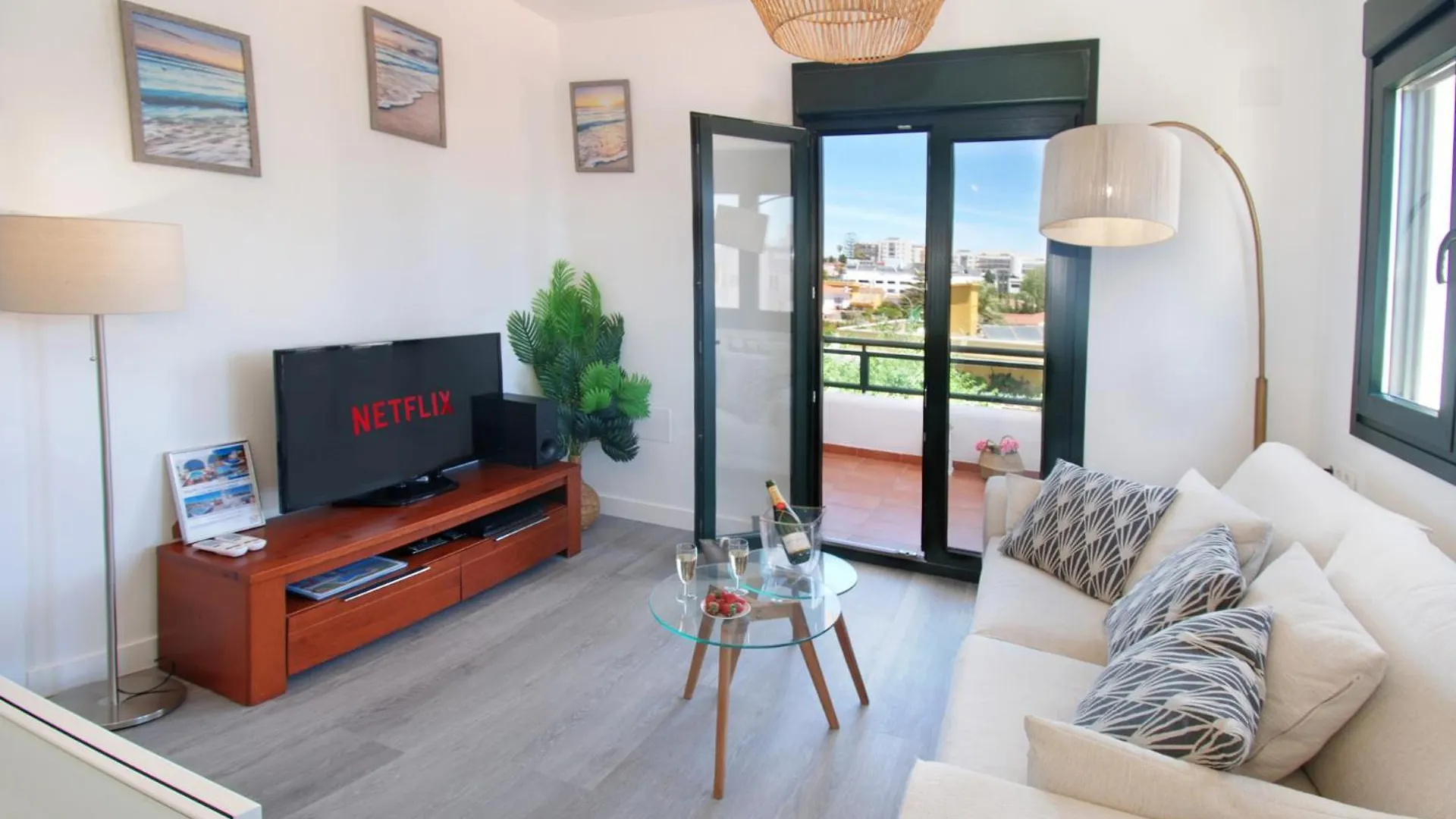 Isla De Benalmadena 2, 80M From The Sea, Amazing View,Ac, Bbq,Private Parking Apartment