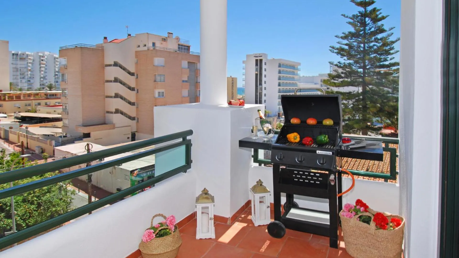 Isla De Benalmadena 2, 80M From The Sea, Amazing View,Ac, Bbq,Private Parking Apartment