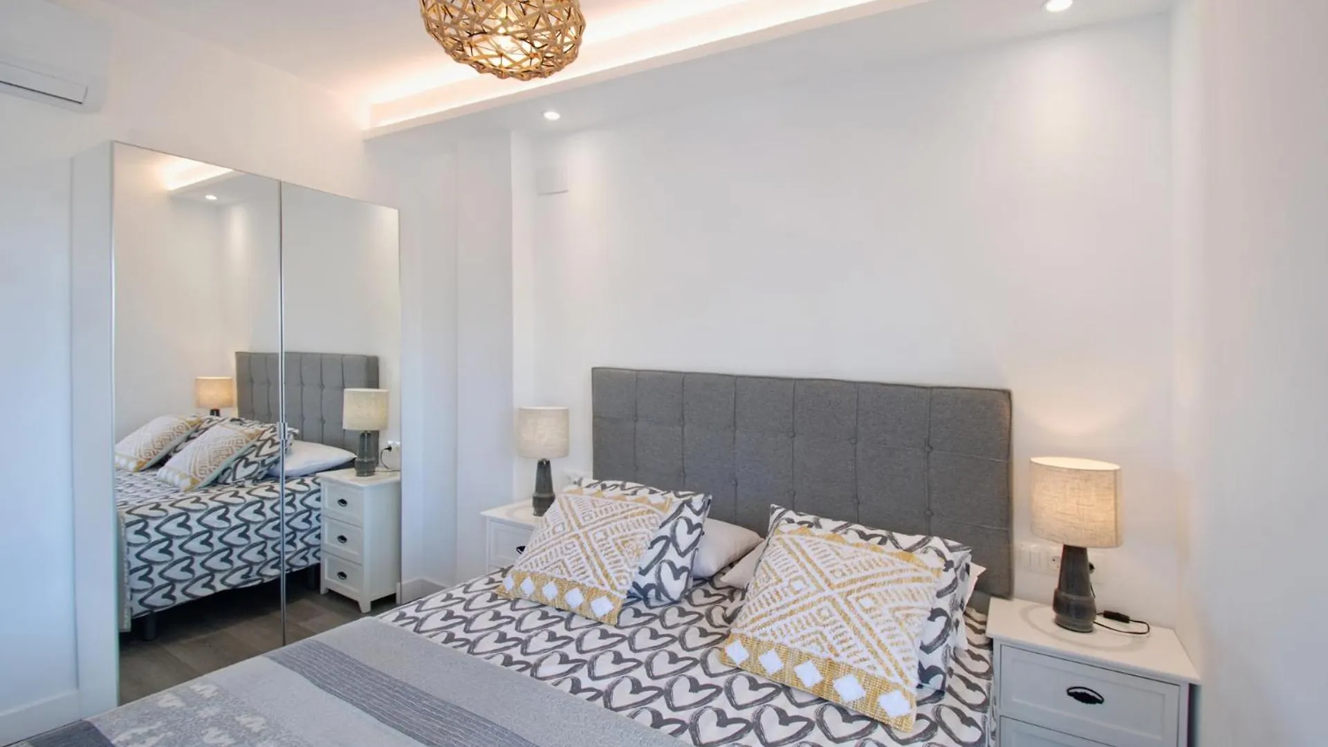 Isla De Benalmadena 2, 80M From The Sea, Amazing View,Ac, Bbq,Private Parking Apartment